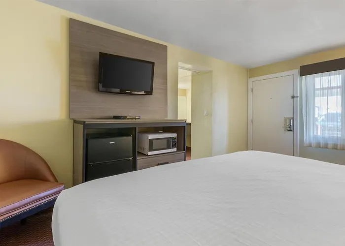 Surestay By Western Petrified Forest Hotel