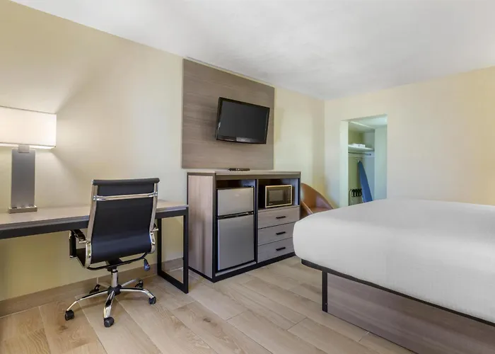 Surestay By Western Petrified Forest Hotel 2*