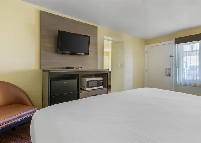 Surestay By Western Petrified Forest Hotel